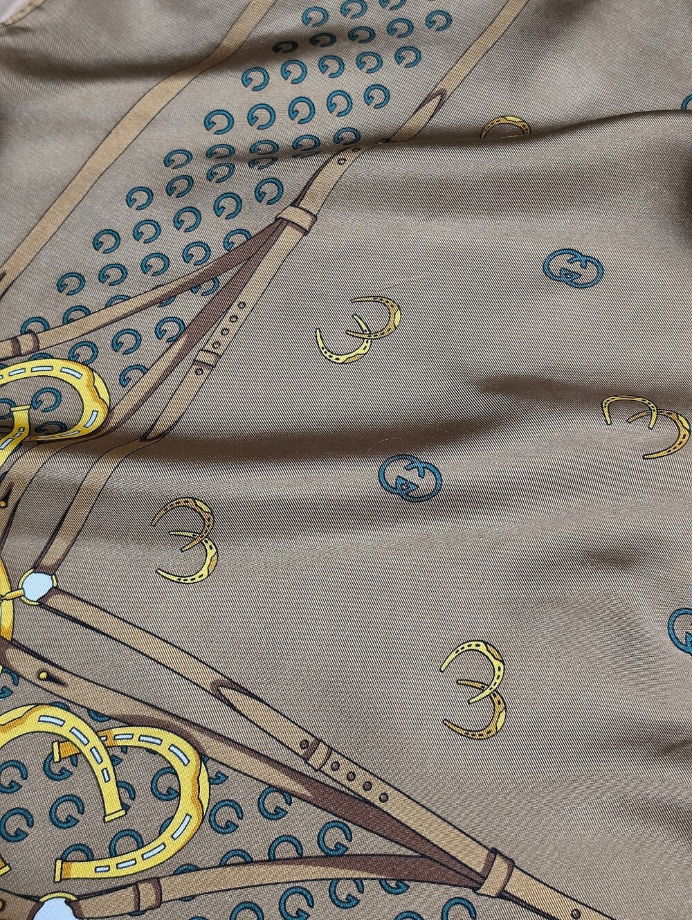 GUCCI SCARF - Picture 4 of 16